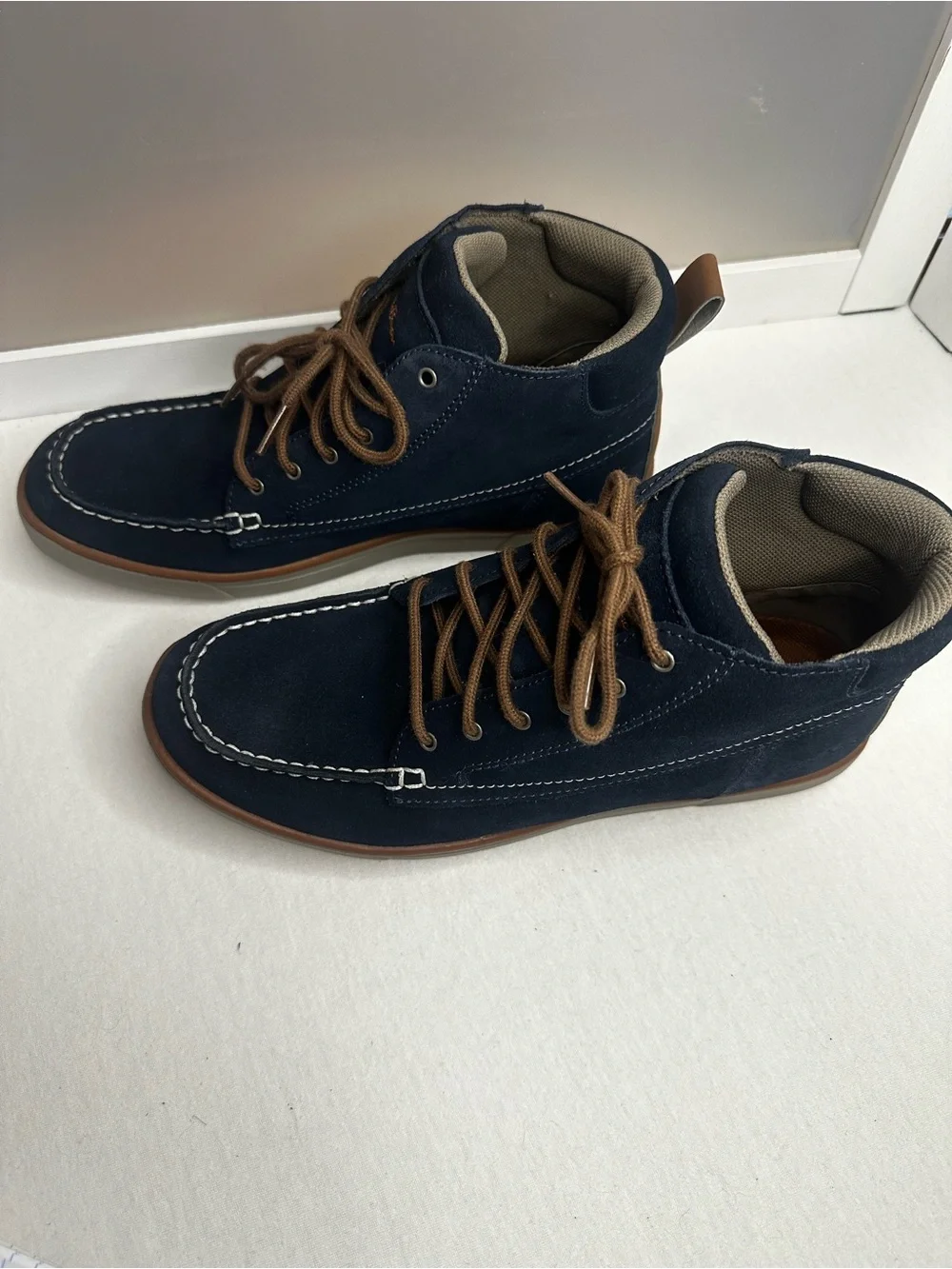 Men’s Eddie Bauer Navy Suede Chukka Boots with Brown Accents sz.10